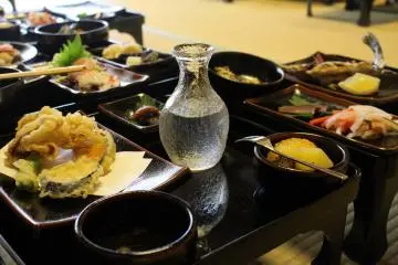 <p>The set lunch served with sake. Included local foods such as raw shark, smoked deer meat and more</p>