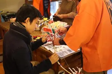 <p>Getting some help in craft making</p>