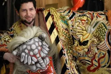 <p>The suit is quite heavy, I held that pose for about half a second</p>