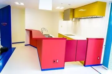<p>Le coin cuisine d&rsquo;Espace Langue Tokyo</p>