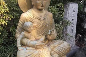 <p>Serene childcare at Jorin-ji</p>