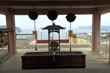<p>The entrance from the inside</p>