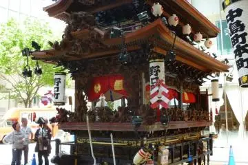 A parade float as seen in the day