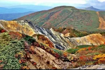 Gunung Akita-Komagatake Saat Musim Gugur