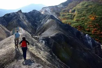 <p>Gunung&nbsp;Akita-Komagatake adalah gunung berapi aktif, terakhir meletus pada awal 1970an.</p>