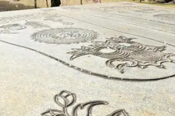 <p>De magnifiques empreintes du Bouddha de 2,4 m&egrave;tres, les plus grandes du Japon</p>