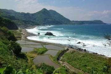 <p>Looking down, you can see how most of the spare land is utilised for farming.</p>