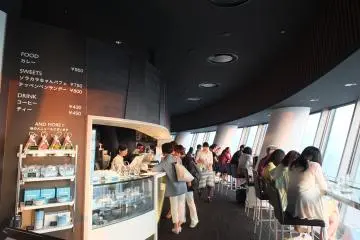 <p>มุมคาเฟ่ทานอาหารชมวิว</p>