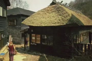 <p>This traditional thatched building houses a fascinating display of photographs dating back to early last century. Looking at them, you get a sense of how little has changed here since then. Kuroyu offers a truly timeless experience.</p>