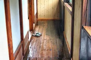 <p>Accommodation in the self-catering section is simple and traditional. Rooms are separated by nothing more than sliding paper screens - remember to leave your slippers outside before you step onto the tatami mats.</p>