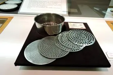 <p>Discs for sorting pearl sizes &nbsp;</p>