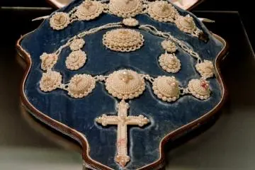 <p>A set of Victorian pearl jewelry</p>