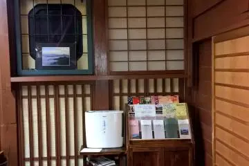 <p>Un espace d'informations sur l'exposition d'oeuvres artisanales</p>