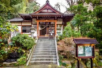 <p>Whilst walking away from this statue you will come to one of this temple&rsquo;s many smaller buildings</p>