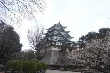 <p>ในเดือนมีนาคมสวนพลัมที่ปราสาทนะโกะยะ (Nagoya) พากันเบ่งบาน</p>