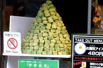 <p>A mountain of matcha mochi! No wonder they need a sign that says "don't touch". &nbsp;</p>
