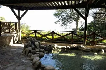 Uno de los ba&ntilde;os en exteriores del Hotel Kagura Ijika Daiichi