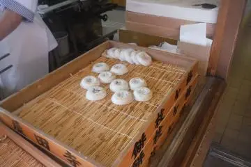 <p>ดูขนมอุเมกาเอะโมจิกันให้ชัด ๆ</p>
