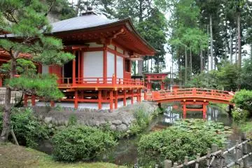 <p>The temple is open from 8:00 - 17:00 (18:00 in summer). It is closed on the day after a holiday, during the New Year's holidays, and on Mondays (Tuesday if Monday is a holiday). The entrance fee is 300 yen.</p>