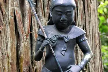 <p>A statue within the grounds. Note the skull on the end of his spear.</p>