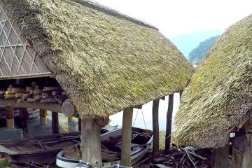 미카타 호 주변 예쁜 보트하우스들