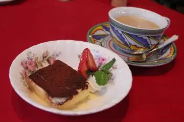<p>Coffee and dessert</p>