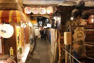 The alleyway connecting all restaurants