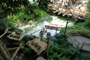 <p>บ้านต้นไม้ของครอบครัว สวิส โรบินสัน</p>