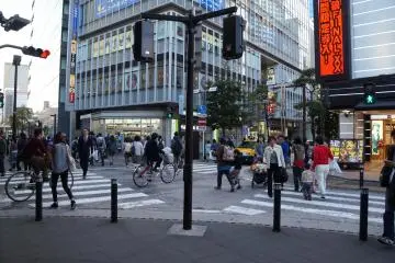 <p>가와사키 역 central exit으로 나오면 보이는 조그만 사거리 입니다.</p>