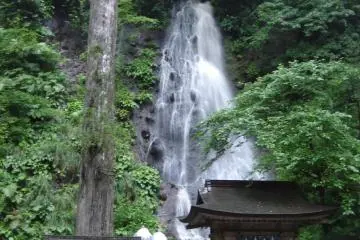 Suga-no-taki, a small waterfall where pilgrims purify themselves. 