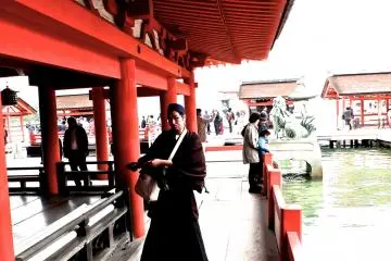 <p>A layman monk visiting the shrine</p>
