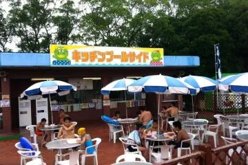 Central Park Family Pool (Photo: <a href="http://www.gethiroshima.com" target="_blank" rel="noreferrer noopener nofollow">GetHiroshima</a>)