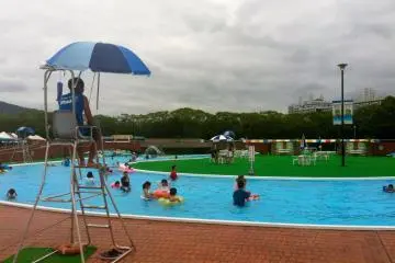 Central Park Family Pool (Photo: <a href="http://www.gethiroshima.com" target="_blank" rel="noreferrer noopener nofollow">GetHiroshima</a>)