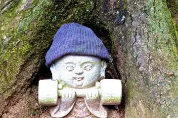 <p>I have no idea what the meaning behind this one is, but it sure is cute</p>