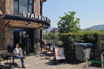 <p>While overshadowed by Starbucks next door, Funahashiya retains a loyal following.</p>