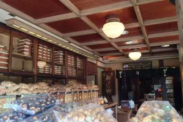 <p>This is an Aladdin's cave of Japanese traditional rice crackers of all descriptions</p>
