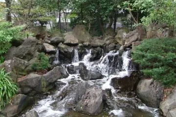 <p>Beautiful park architecture tucked into a small space</p>