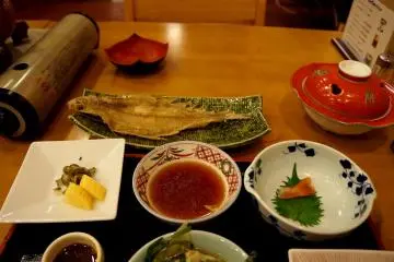 <p>역시 식사 도중에 나온 생선튀김.</p>
