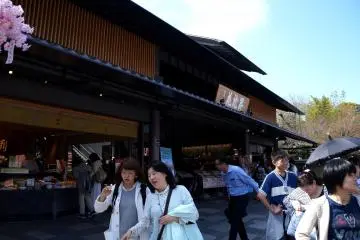 <p>세금없이 기념품을 살 수 있는 tax-free shops. 이곳 저곳에 많이 있어요.</p>