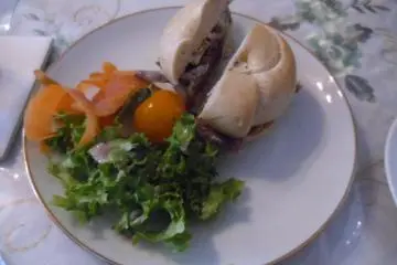 <p>Beef bagel</p>