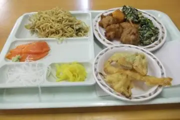 <p>My first attack at the dinner buffet</p>