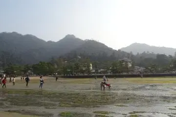<p>เดินชมหาดทราย และสาหร่ายทะเลหลากหลายชนิด</p>