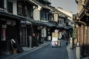 <p>Streets like this one are common around the historical quarter, taking visitors back to the Japan of hundreds of years ago. Though you still might run into a modern delivery man here and there.</p>
