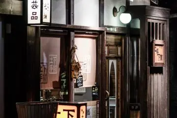 <p>Though many shops may close up when the sun goes down, a few remain open later. Even the closed ones add to the atmosphere of this incredible historical quarter.</p>
