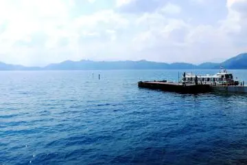 Sightseeing Boat Pier (Photo: <a href="https://www.flickr.com/photos/macchi/7362618502/in/photolist-cdBkYj-cdBmC9-cdBksG-aBZEXq-aBZEXQ-aBX1HR-9Z8KzA-76aqN6-pARV2-pART1-pARRQ-pARQH-pARPz-oTGRMk-npBq4x-npBirC-6VS6By-a4EycY" target="_blank" rel="noreferrer noopener nofollow">Macchi</a> / <a href="https://creativecommons.org/licenses/by-sa/2.0/" target="_blank" rel="noreferrer noopener nofollow">CC BY-SA 2.0</a>)