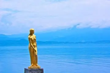 Lady of the lake (Photo: <a href="https://www.flickr.com/photos/60196177@N04/5951571685/" target="_blank" rel="noreferrer noopener nofollow">RYU H </a> / <a href="https://creativecommons.org/licenses/by-nd/2.0/" target="_blank" rel="noreferrer noopener nofollow">CC BY-ND 2.0</a>)