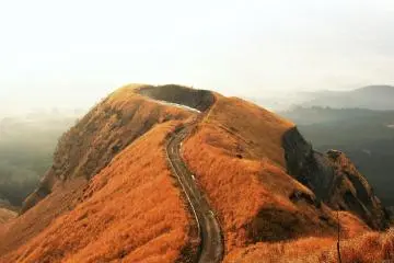 <p>Although I couldn't see the sea of clouds on this day, it surely looked like 'Laputa Road', which continues to heaven.</p>