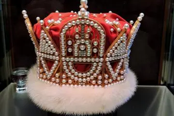 <p>One of two magnificent crowns featuring pearls</p>