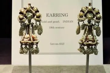 <p>Pearl earrings from 19th century India</p>