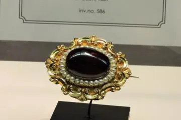 <p>Victorian Era brooch</p>